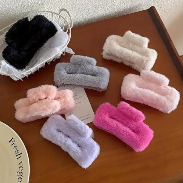 Furry Square Claw Clip – Soft Hair Accessory 🐻