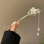 Winter Bloom Kanzashi – Elegant White Floral Hair Stick with Pearls & Delicate Charm ❄️✨🌸