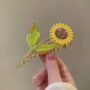 Sunflower Charm Claw Clip – Bright Floral Hair Accessory with Elegant Gold Finish 🌻💛✨