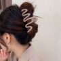 Wavy Glossy Claw Clip – Stylish Hair Accessory ✨ - Image 3